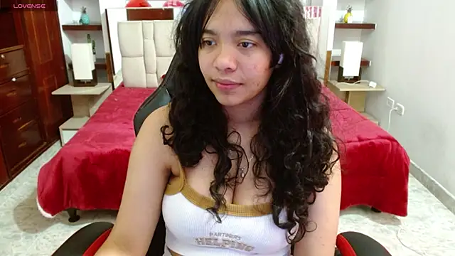 Snapshot of laureentt_ chatting on 28, 2, 2025 laureentt online show from 28, 2, 2025