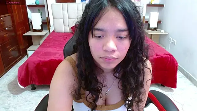Snapshot of laureentt_ chatting on 28, 2, 2025 laureentt online show from 28, 2, 2025