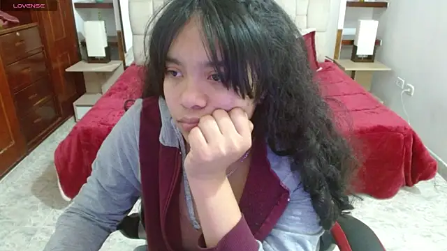 Snapshot of laureentt_ chatting on 14, 3, 2025 laureentt online show from 14, 3, 2025