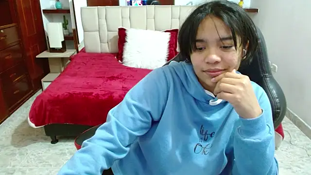 Snapshot of laureentt_ chatting on 20, 3, 2025 laureentt online show from 20, 3, 2025