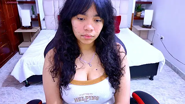 Snapshot of laureentt_ chatting on 11, 9, 2025 laureentt online show from 11, 9, 2025