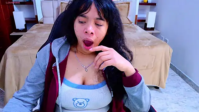 laureentt  online show from 15, 10, 2025