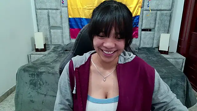 Snapshot of laureentt_ chatting on 13, 6, 2026 laureentt online show from 13, 6, 2026