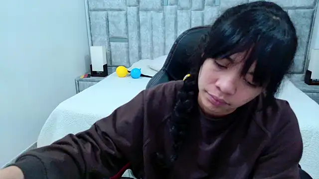 Snapshot of laureentt_ chatting on 10, 7, 2026 laureentt online show from 10, 7, 2026