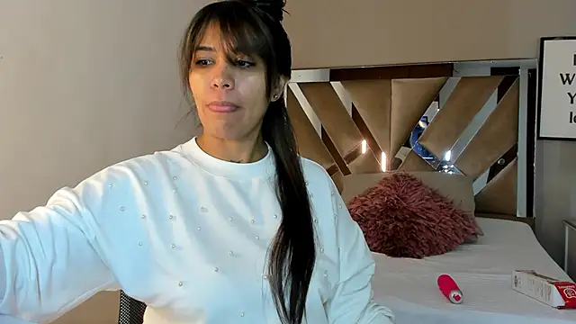 Snapshot of sharlott18 chatting on 22, 12, 2024 sharlott18 online show from 22, 12, 2024