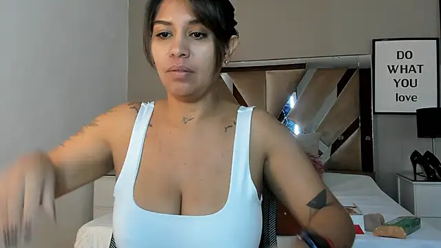 Snapshot of sharlott18 chatting on 4, 1, 2025 sharlott18 online show from 4, 1, 2025