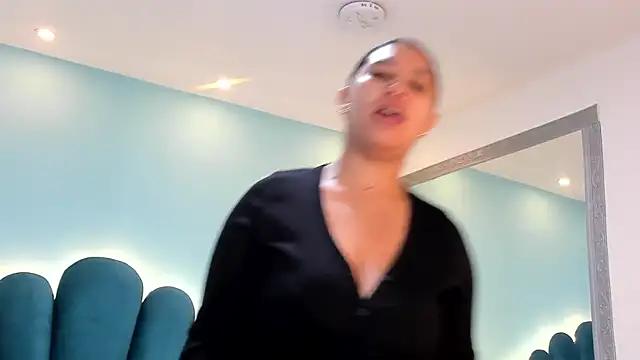 sharlott18 online show from 8, 11, 2025