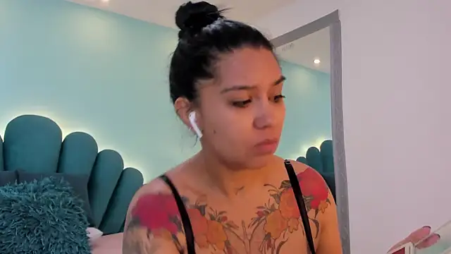 sharlott18 online show from 13, 3, 2026