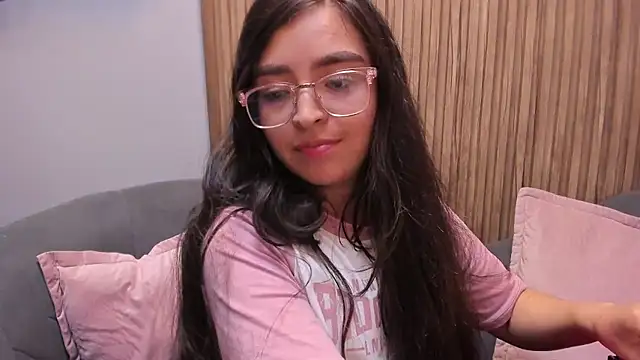 Snapshot of Eva_Macalliter chatting on 8, 1, 2025 Eva Macalliter online show from 8, 1, 2025