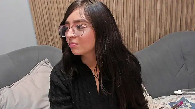 Snapshot of Eva_Macalliter chatting on 8, 3, 2025 Eva Macalliter online show from 8, 3, 2025