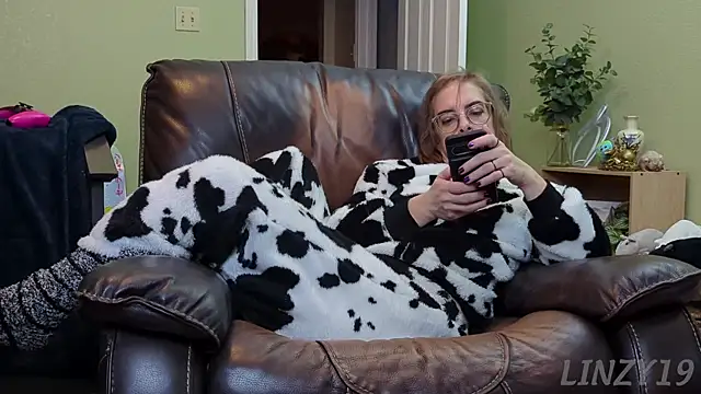 Snapshot of Linzy_19 chatting on 12, 1, 2025 Linzy 19 online show from 12, 1, 2025