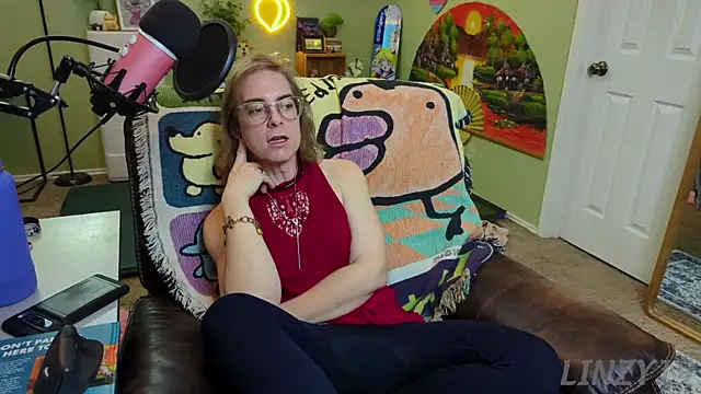 Snapshot of Linzy_19 chatting on 5, 2, 2025 Linzy 19 online show from 5, 2, 2025