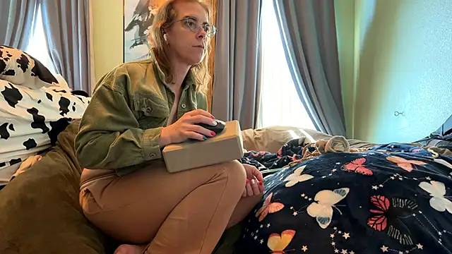 Snapshot of Linzy_19 chatting on 27, 2, 2026 Linzy 19 online show from 27, 2, 2026