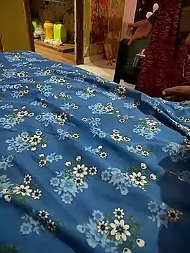 COUPLLE VILLAGE online show from 30, 1, 2025