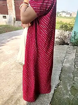 COUPLLE VILLAGE online show from 8, 11, 2025