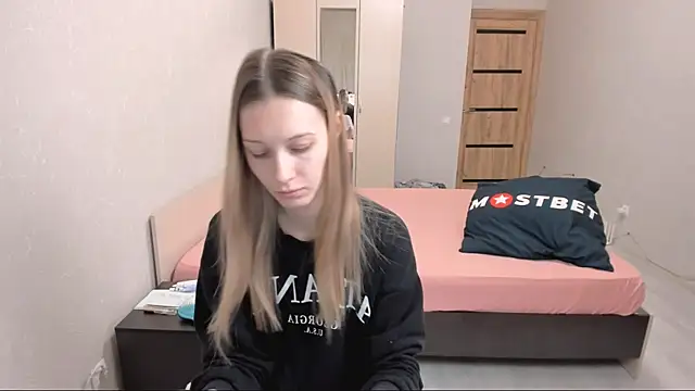 OliviaLukas online show from 18, 12, 2024