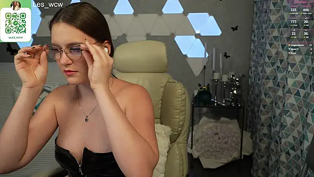 Snapshot of HarleyDeess chatting on 4, 2, 2025 HarleyDeess online show from 4, 2, 2025