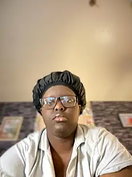 Snapshot of Yagurl__west chatting on 21, 11, 2025 Yagurl west online show from 21, 11, 2025