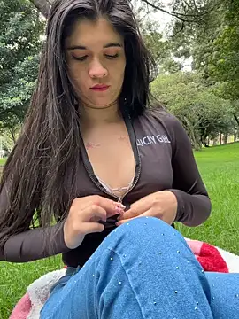 ambar-adaams online show from 12, 6, 2026