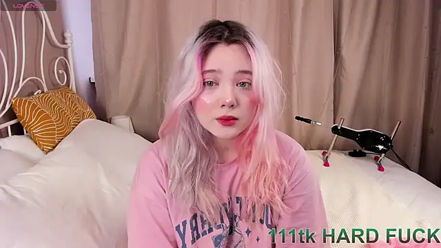   KawaiiYuki   online show from 19, 1, 2025