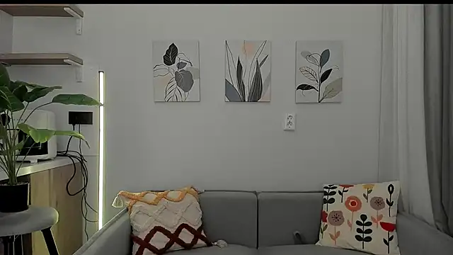 sarahphyllis online show from 8, 10, 2025