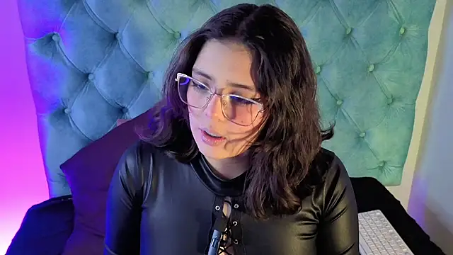 Paola Lyon  online show from 27, 3, 2026