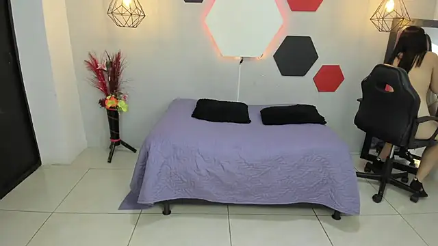 Snapshot of martinaclark chatting on 2, 2, 2025 martinaclark online show from 2, 2, 2025