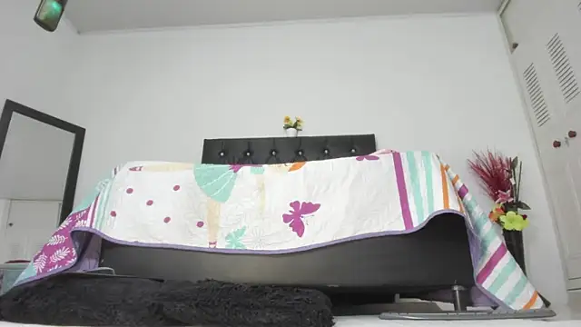 Snapshot of martinaclark chatting on 17, 5, 2026 martinaclark online show from 17, 5, 2026
