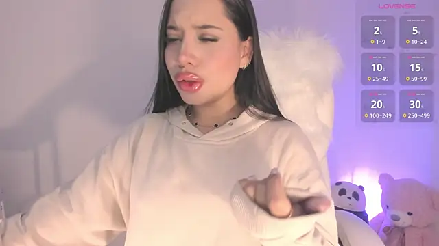 Snapshot of LauraSweett chatting on 6, 11, 2025 LauraSweett online show from 6, 11, 2025