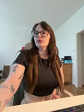 Mona-Peaches online show from 19, 5, 2026
