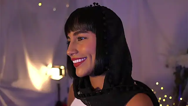 Snapshot of JulietaWinona chatting on 5, 12, 2024 JulietaWinona online show from 5, 12, 2024