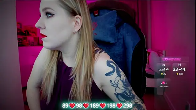 Olivia Munk online show from 11, 11, 2025