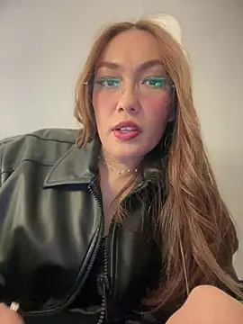 Snapshot of MichelleFerry_ chatting on 5, 1, 2025 MichelleFerry online show from 5, 1, 2025