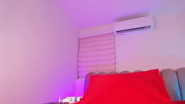 jones maddy  online show from 22, 11, 2025