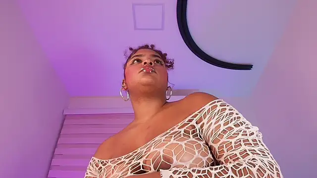 jones maddy  online show from 28, 11, 2025