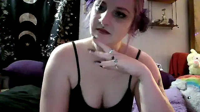 Snapshot of LunaLilith chatting on 6, 3, 2025 LunaLilith online show from 6, 3, 2025