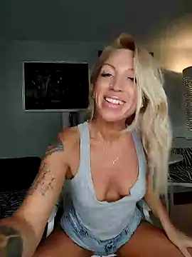 Snapshot of Weloveblue chatting on 22, 1, 2025 Weloveblue online show from 22, 1, 2025