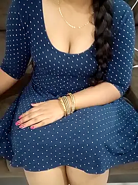 Snapshot of Mounika25 chatting on 17, 10, 2025 Mounika25 online show from 17, 10, 2025