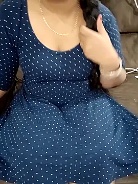 Snapshot of Mounika25 chatting on 19, 10, 2025 Mounika25 online show from 19, 10, 2025