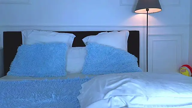 NicoleMarani online show from 24, 1, 2025