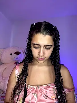 Alicia Ruiz online show from 6, 11, 2025