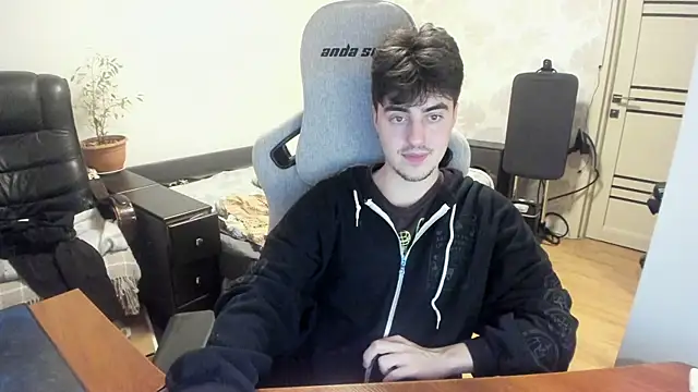 Snapshot of Knuckles17 chatting on 28, 11, 2025 Knuckles17 online show from 28, 11, 2025