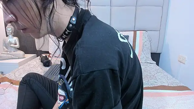 Hecatee 77 online show from 5, 2, 2025