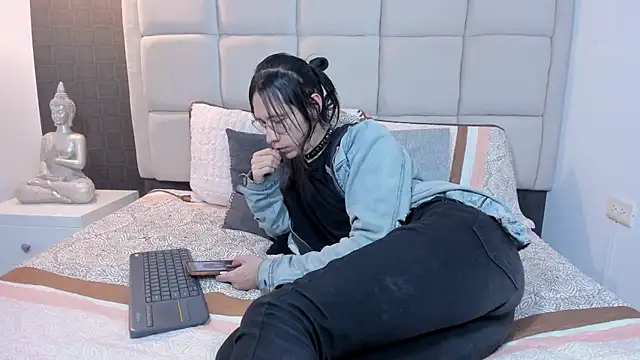 Hecatee 77 online show from 8, 2, 2025