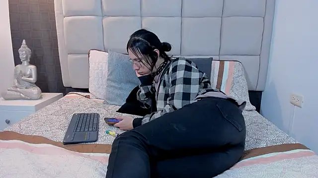 Hecatee 77 online show from 9, 2, 2025