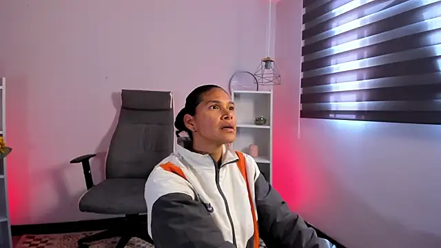 Snapshot of _aish_a_ chatting on 6, 11, 2025 aish a online show from 6, 11, 2025