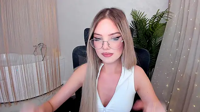 Snapshot of FloweryLove_1 chatting on 22, 1, 2025 FloweryLove 1 online show from 22, 1, 2025
