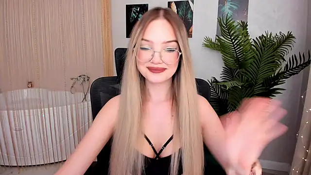 Snapshot of FloweryLove_1 chatting on 5, 2, 2025 FloweryLove 1 online show from 5, 2, 2025