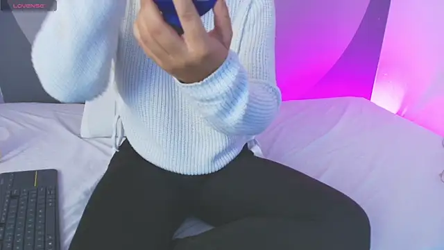 Snapshot of sarita_duque chatting on 8, 4, 2026 sarita duque online show from 8, 4, 2026