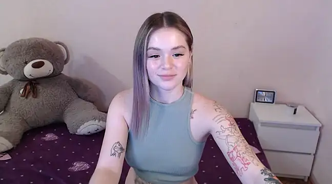 miaacatt online show from 10, 3, 2025